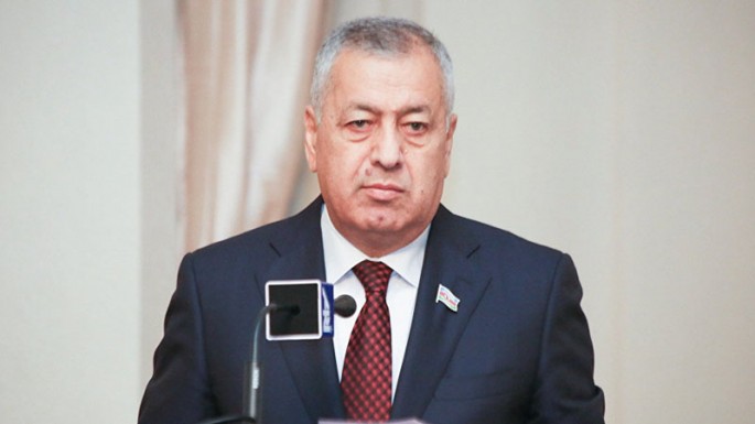 Deputat:                 “İcra başçısı 450 minlik maşını hansı pulla alıb?”