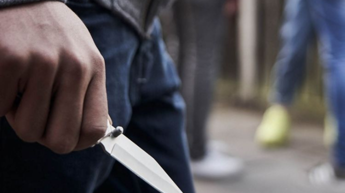 Salyanda ər arvadını bıçaqlayandan sonra özünü yandırıb