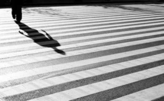 Marşrutdan düşüb yolu keçəndə maşın vurdu