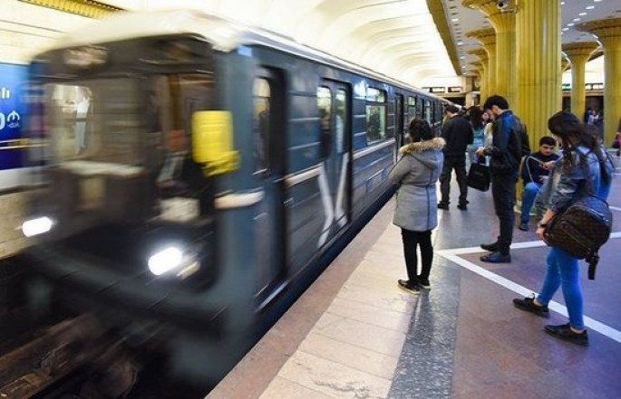 Metroda qızı vurub qatardan platformaya salan gəncdən xəbər var