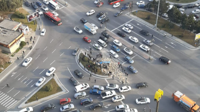 Bakıda QƏZA: “ZiL” aşdı    - FOTO - VİDEO