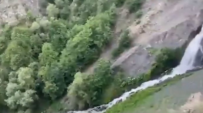 Laçında yerləşən Ağbulaq şəlaləsindən görüntülər  - VİDEO