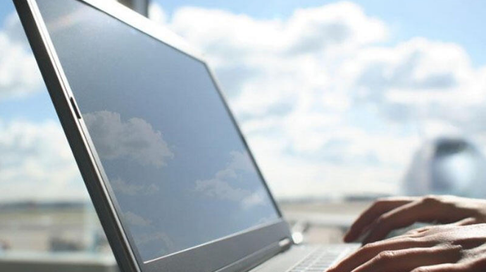 Aeroportda niyə noutbuku yandırmağı tələb edirlər?