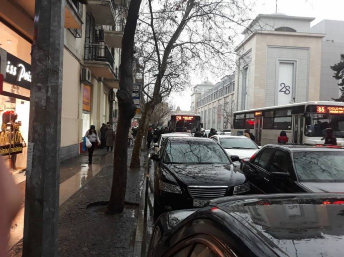 Bakıda avtobusların hərəkətinə mane olan sürücülər - FOTO + VİDEO