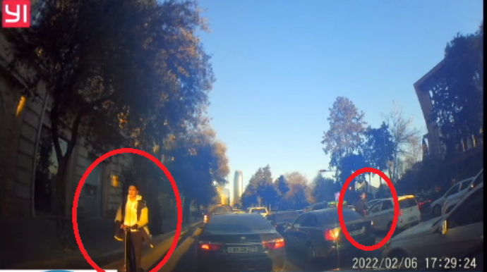 Özlərini skuterlə təhlükəyə atan gənclər  - VİDEO