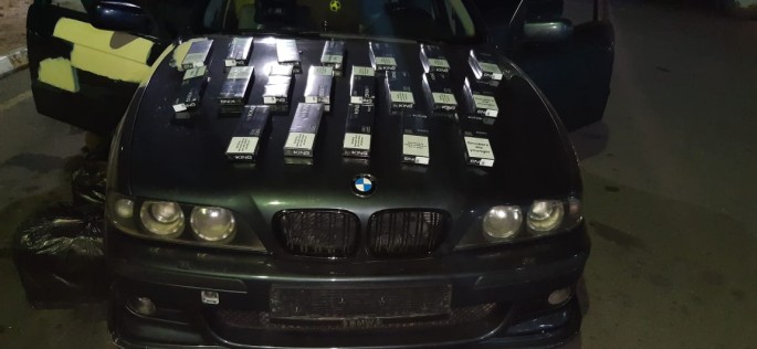 4000 ədəd siqareti oturacağın altında gizlətdi