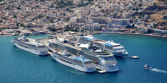 Türkiyə sularından gəmilərin keçmə şərtləri dəyişdi