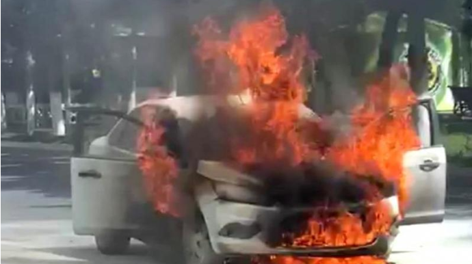 В Гусаре Lexus врезался в ограждение и загорелся