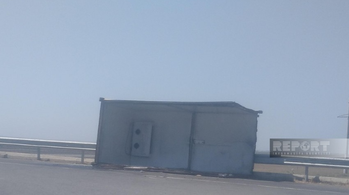 Ələt-Astara yolunda eyni ərazidə iki yol qəzası oldu, yük maşını aşdı 