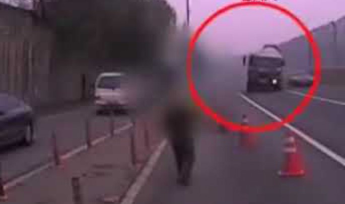 Yük maşını avtomobilləri belə əzdi - VİDEO