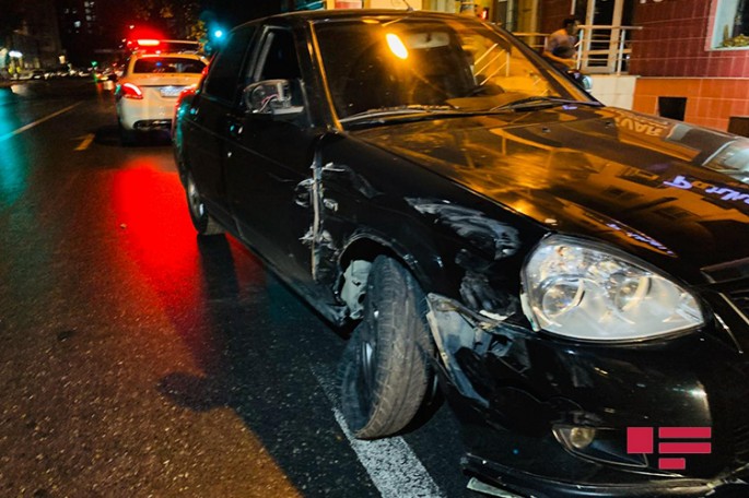 Bakıda avtomobili qəzaya uğrayan sürücü döyülüb - VİDEO