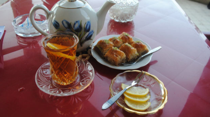 Karantin rejimini pozan çayxana aşkarlandı - FOTO 