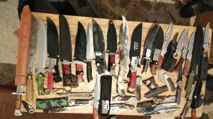 Şəki sakinlərindən odlu və soyuq silahlar aşkar edilib   - FOTO