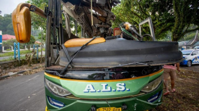 Avtobus aşdı - 12 ölü, 5 yaralı