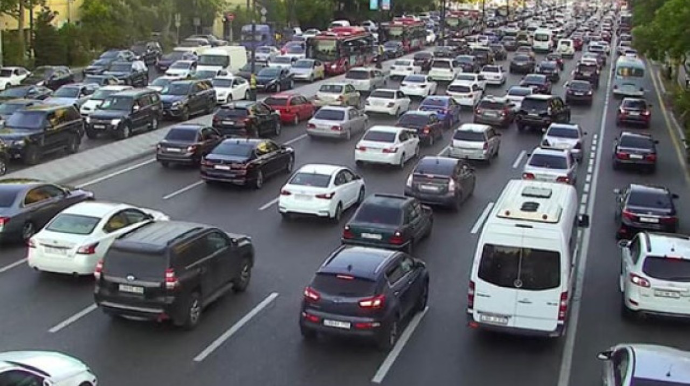 На каких улицах Баку 19 августа наблюдаются транспортные заторы? - ФОТО