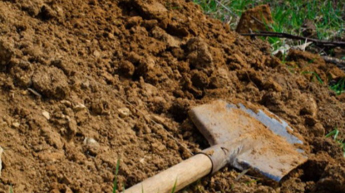 Azərbaycanda dəhşətli qətl: Qadın qeyri-rəsmi nikahda yaşadığı şəxsi öldürüb həyətində basdırdı - YENİLƏNİB