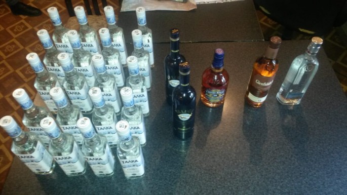 Avtomobildən spirtli içkilər və mobil telefonlar aşkarlanıb – FOTO + VİDEO