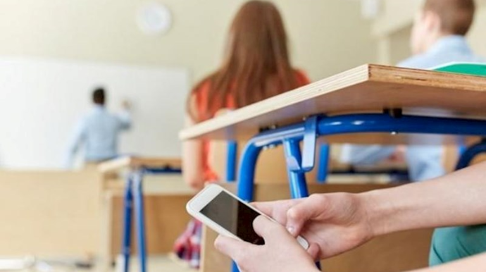 Abituriyentlərin DİM-in imtahanına telefon keçirməsi nəzarət zəifliyini göstərir? - Ekspert AÇIQLADI 