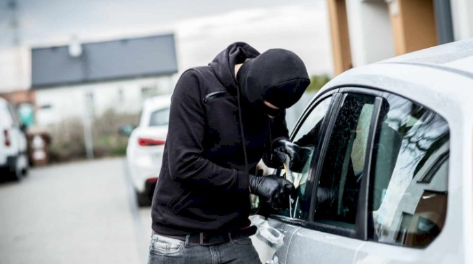 Avtomobillərdən oğurluq edildi – Polis keçmiş məhkumu saxladı 