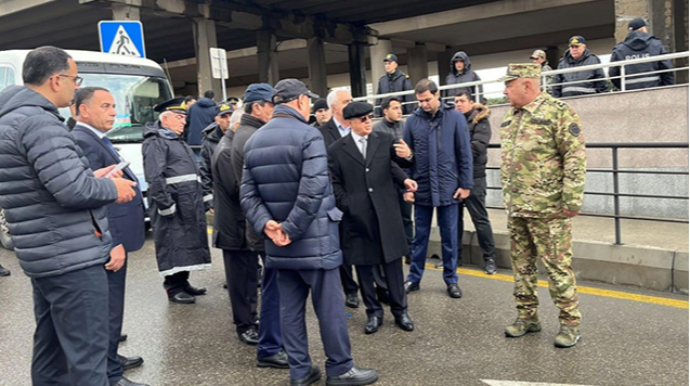 Kəmaləddin Heydərov su basmış ərazilərdə - FOTO