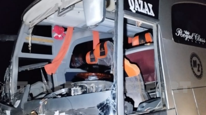 Şamaxıda avtobus qəzaya uğrayıb, yaralananlar var  - FOTO