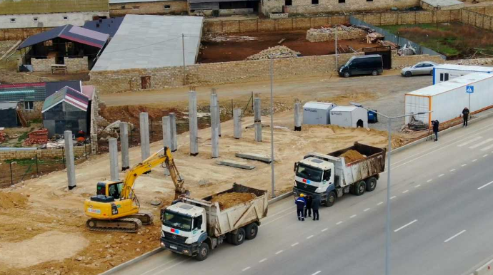 Böyükşor-Pirşağı yolunda yeni yerüstü piyada keçidləri inşa edilir - FOTO - VİDEO