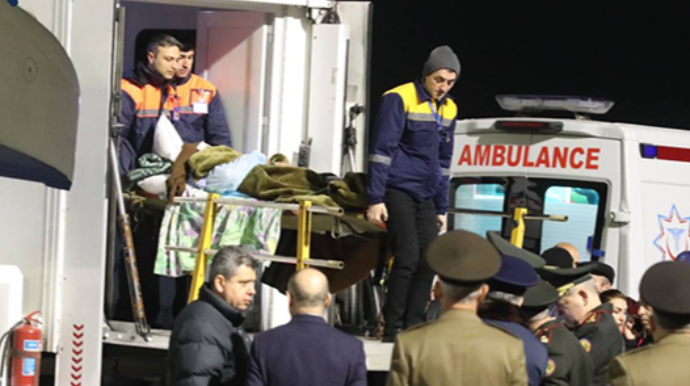 Təyyarə qəzasında xəsarət alan 3 yaralı Bakıda xəstəxanaya yerləşdirilib