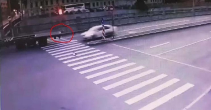 “Prava”sı olmayan sərxoş taksi sürücüsü qəza törətdi: 2 ölü, 1 yaralı  - VİDEO