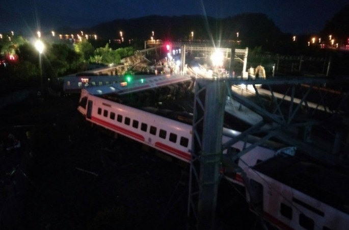 Qatar relsdən çıxdı: 18 ölü, 160 yaralı - VİDEO