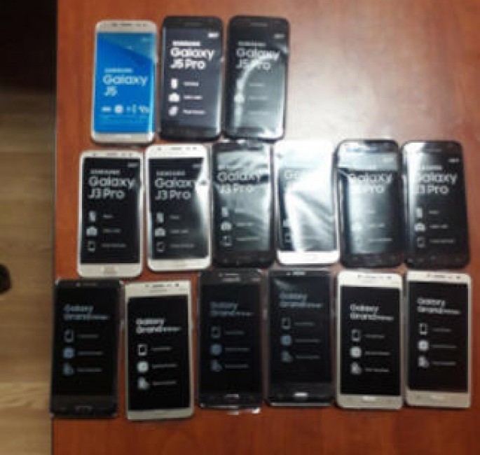 Avtomobildə gizlədilən telefonlar gömrükdə müsadirə olundu - FOTO