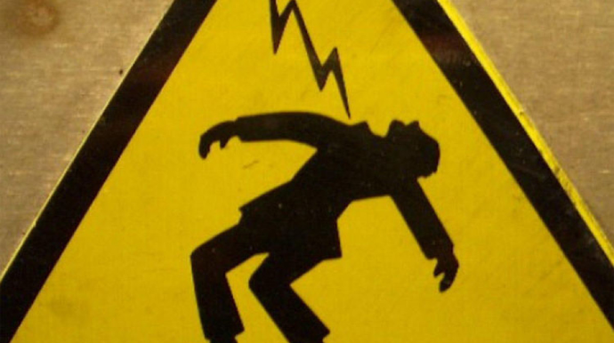 Bakıda gənc oğlanı elektrik cərəyanı vuraraq öldürüb