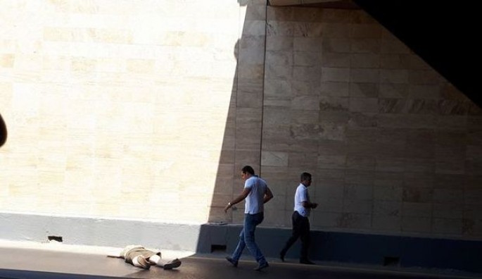 Qadın özünü körpüdən atdı – FOTO