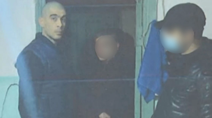 Sinif yoldaşını bayram günü qətlə yetirən şəxs həbsdə də cinayət törətdi