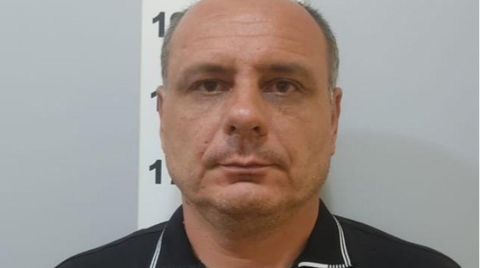 Müdirinin maşınındakı 700 min manatdan 100 minini oğurladı - FOTO