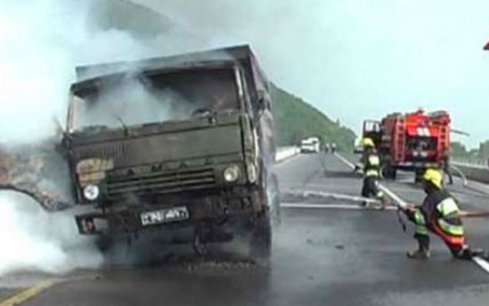 Bakıda pambıq daşıyan yük maşını yandı
