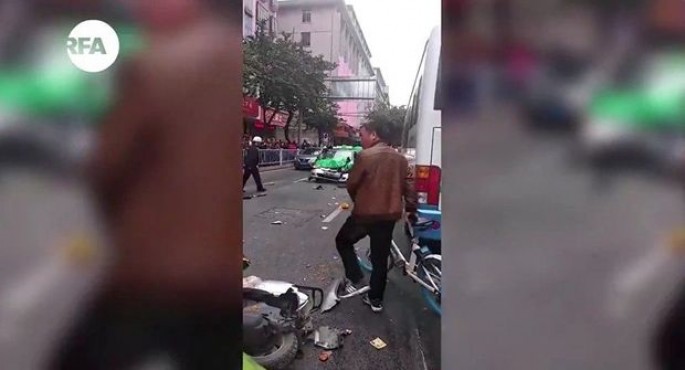 Kişi qaçırdığı avtobusu piyadaların üstünə sürdü: 6 ölü, 21 yaralı - VİDEO