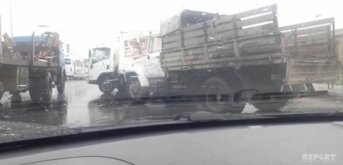 Şirkətə  məxsus yük avtomobili "ZİL-130"la toqquşdu: elektrik dirəyi aşıb - VİDEO