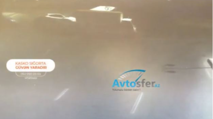 Dairəni buraxmayan yük maşını avtobusun zərbəsi ilə belə aşdı  - VİDEO