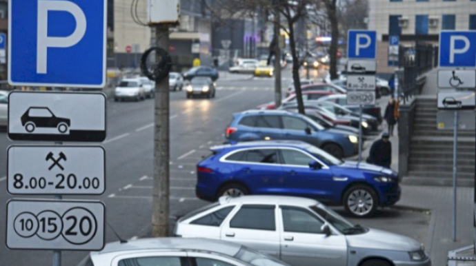 Pulunu ödəyirsən, riskini özün daşıyırsan - Parkinqlərdə sığorta mexanizmi niyə yoxdur? 