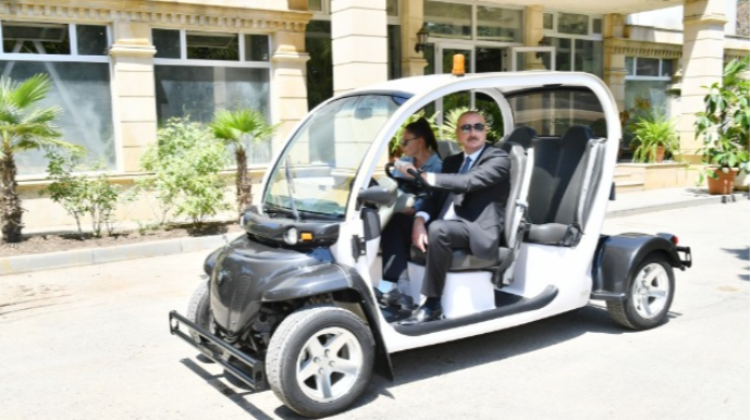 Prezidentlə xanımının Nəbatat Bağından FOTOLARI 