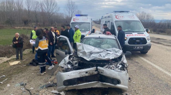 İki avtomobil toqquşdu, 9 nəfər...   - FOTO