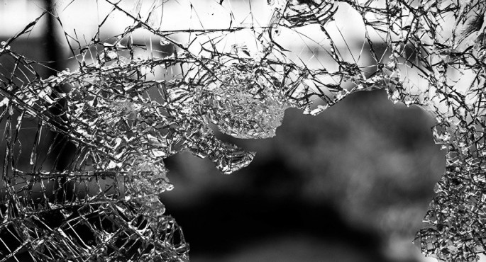 Avtomobil qatarla toqquşdu