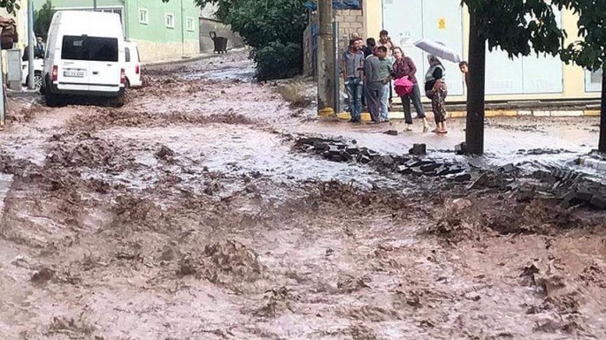 Ölkəni sel yudu: 2 ölü