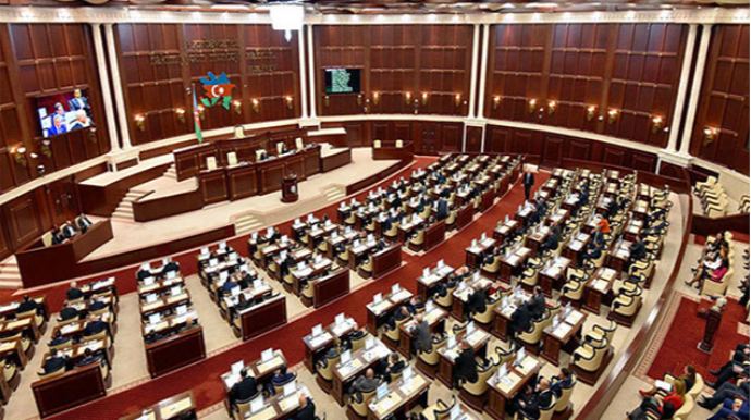 Reklam daşıyıcıları ilə bağlı qanunda dəyişiklik 