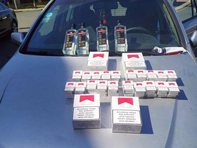 Avtomobildən siqaret və spirtli içkilər aşkarlanıb - FOTO