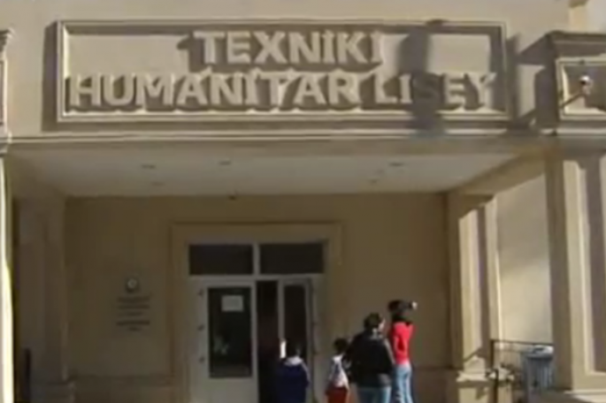 Bakıda Texniki-Humanitar Liseyin həyətində təhlükəli vəziyyət yaranıb - VİDEO