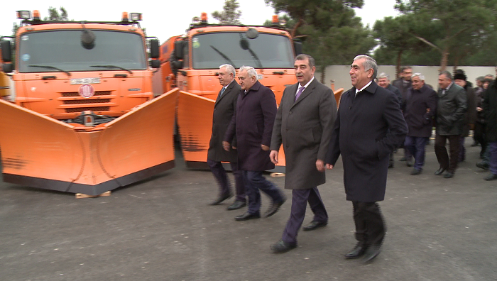 Qarlı-buzlu yolları təmizləyəcək texnikalar qışa hazırdır - FOTO