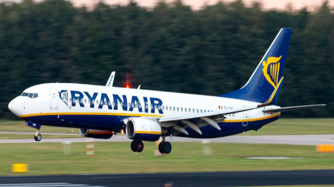 Təyyarə təcili eniş etdi  – sərxoş sərnişinlər düşürüldü  