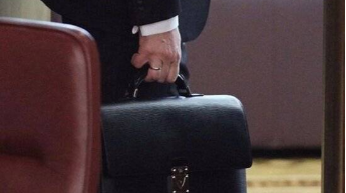 Komitə sədri idarə rəisini işdən çıxardı