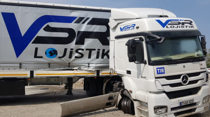 Ucarda Türkiyəyə məxsus “TIR” qəzaya düşdü - FOTO